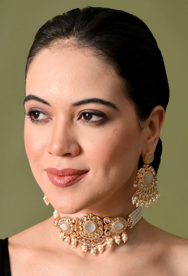 Radiant Elegance Golden Jewel Set