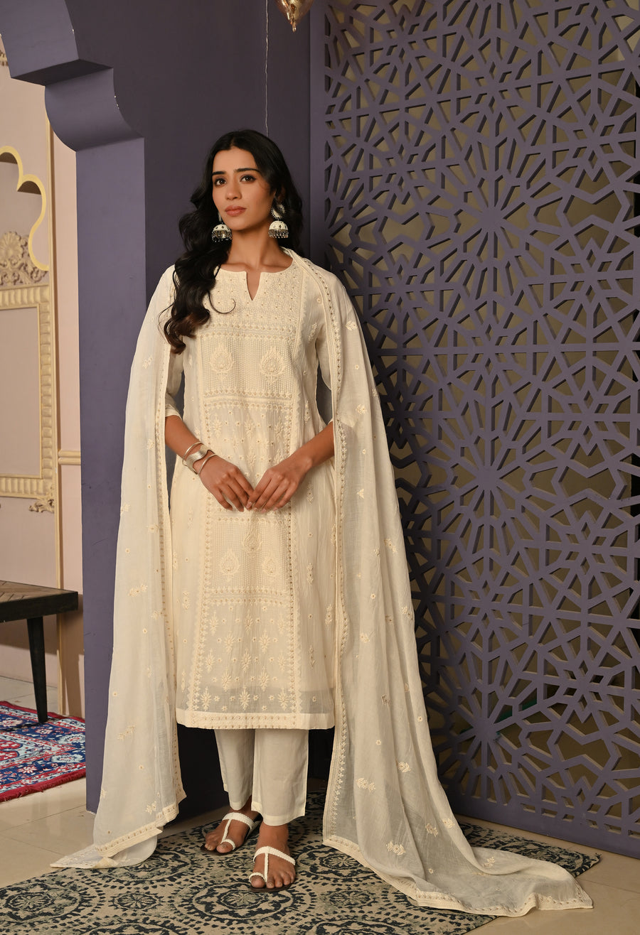Elegant Off White Thread Delight