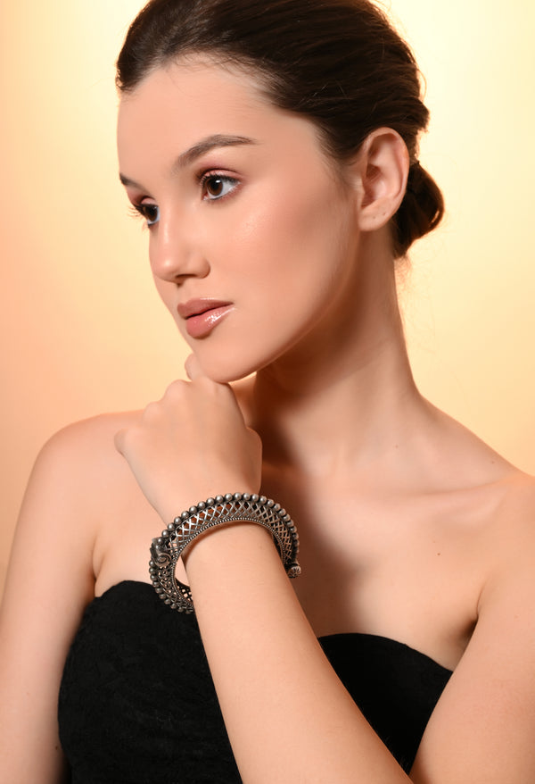 Oxidized Mesh Beaded Kada